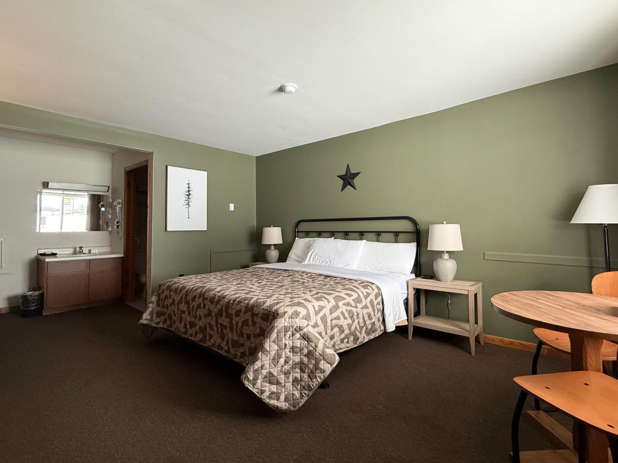 The Trail Inn - Newberry, Mi - Formerly Knollwood Inn - 13467 M-28 Luaran gambar