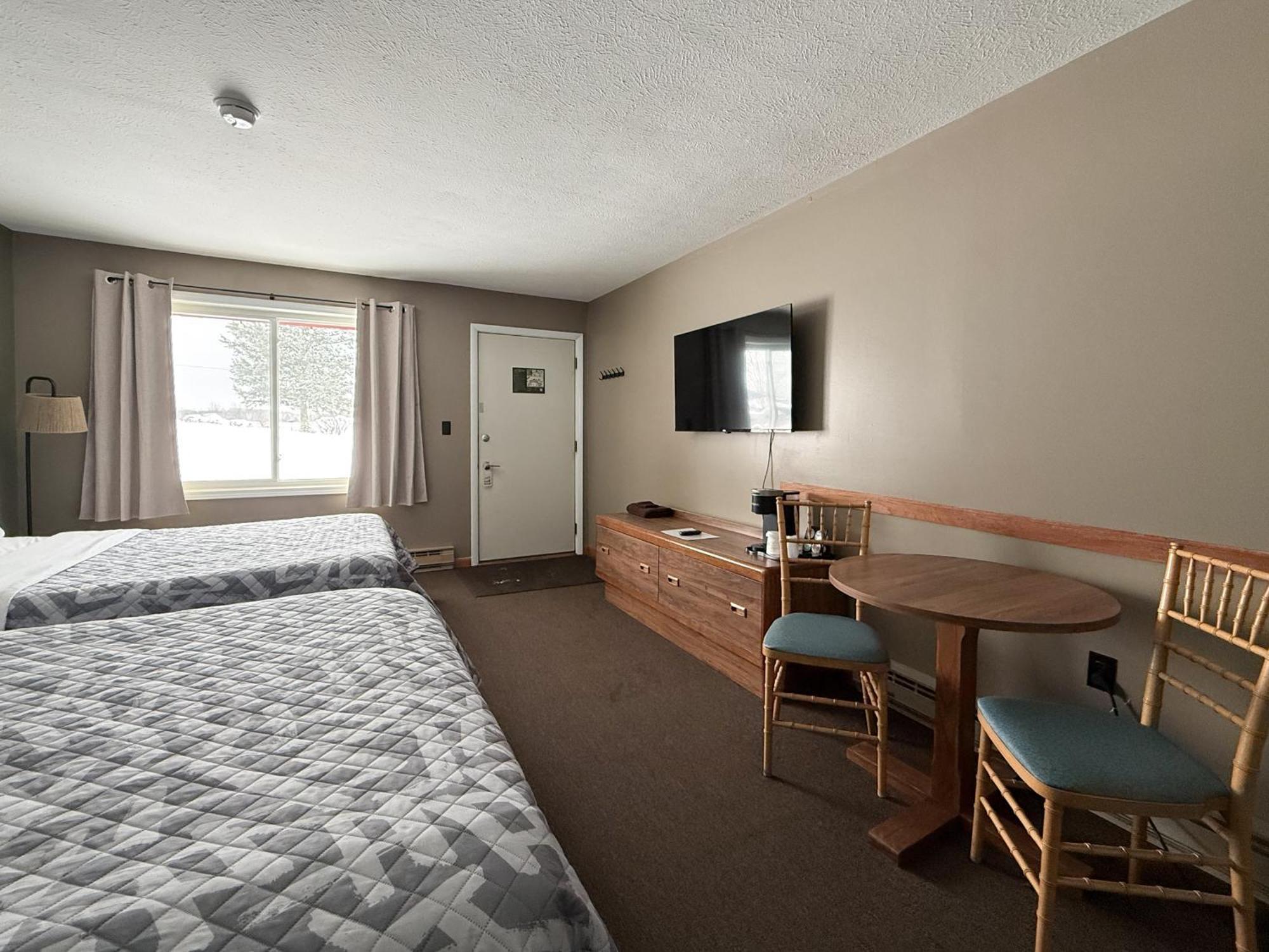 The Trail Inn - Newberry, Mi - Formerly Knollwood Inn - 13467 M-28 Luaran gambar